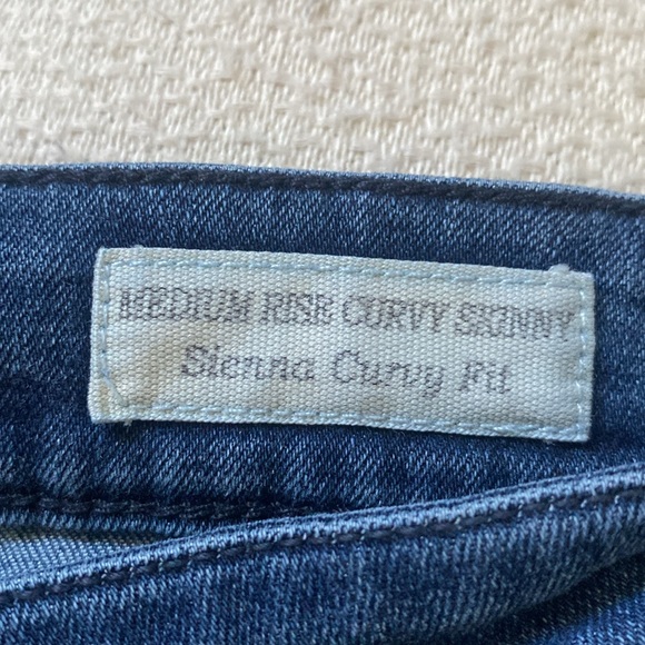 GUESS Mid-rise Curvy skinny Jeans - Picture 4 of 5